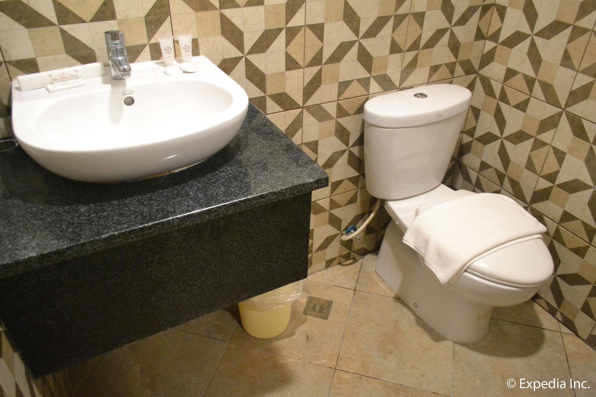 Vista Real Hotel Tagaytay City Dış mekan fotoğraf